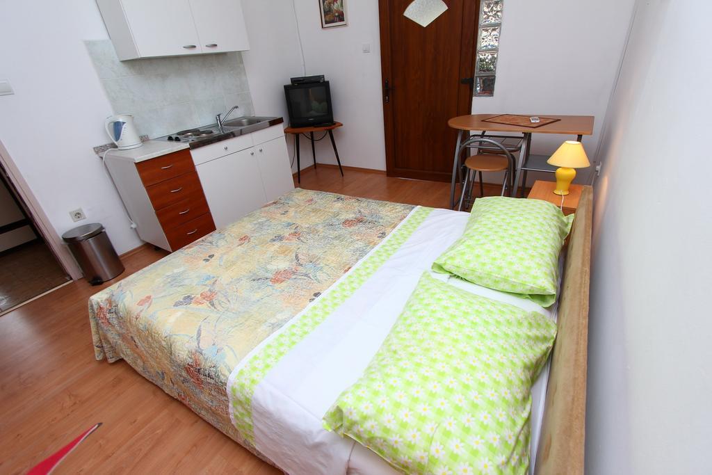 Apartments Antolovic Rovinj Room photo