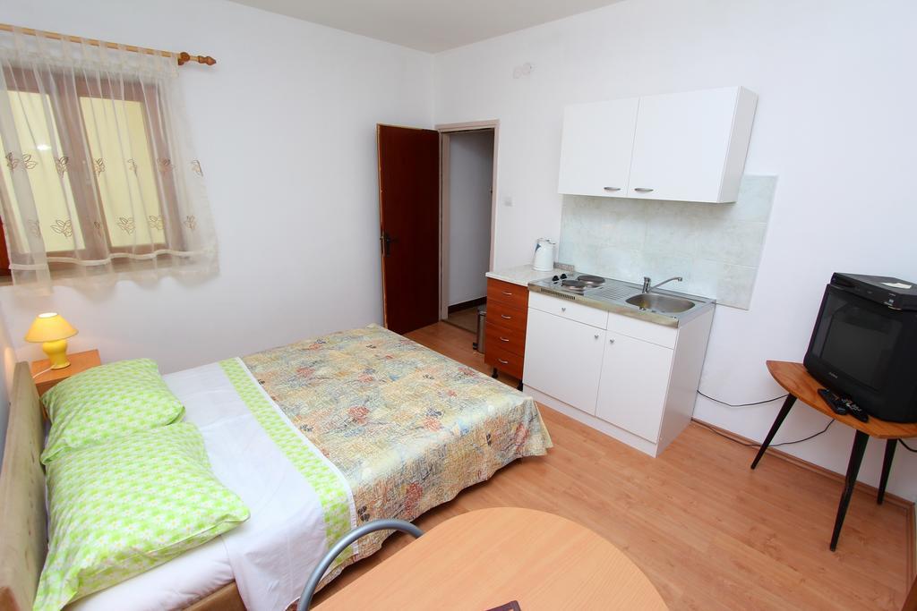 Apartments Antolovic Rovinj Room photo